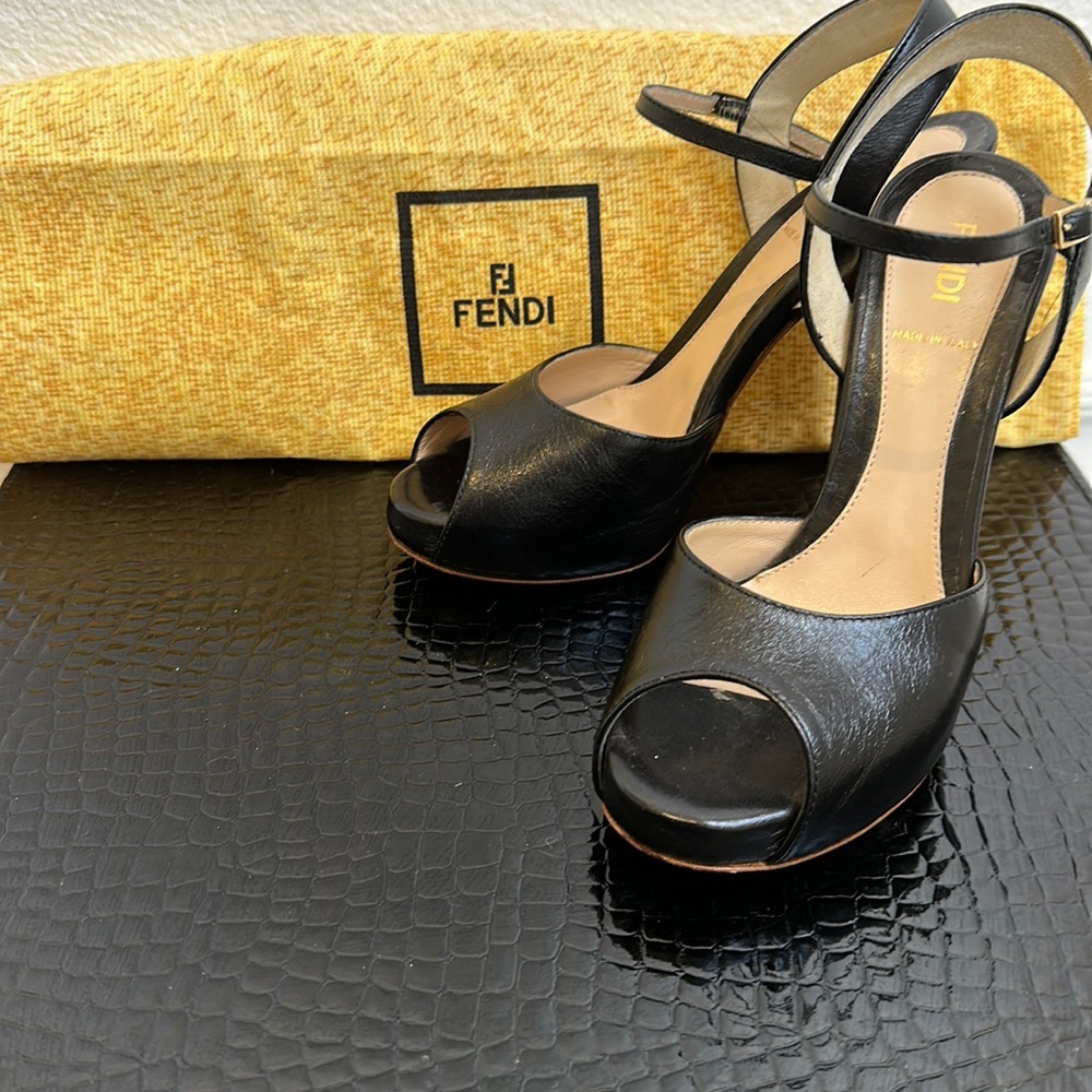 Beautiful Fendi pumps! Perfect for work or a night out!